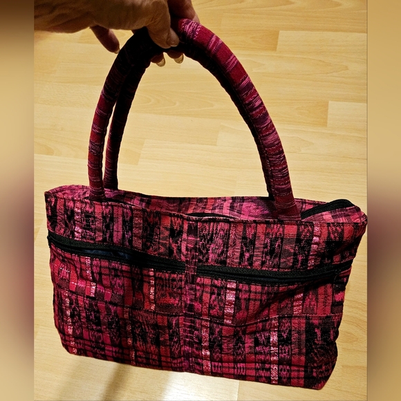 Beautiful Mexican Zippered Floral Embroidered Women's Medium Purse - Picture 3 of 9